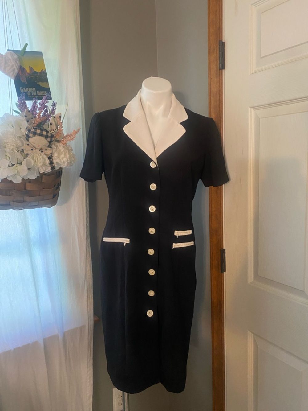 Vintage Classic Black & White Button-Front Dress with Contrast Collar